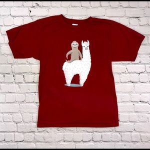 Sloth riding a Llama red men’s small T-shirt